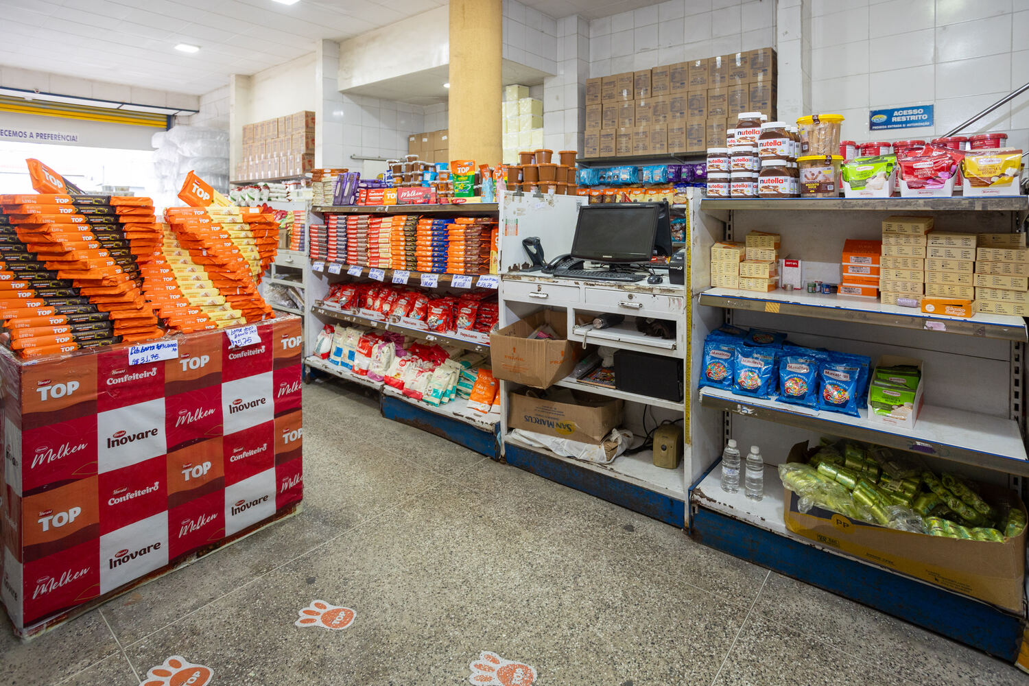 Interior da loja Shop Plast